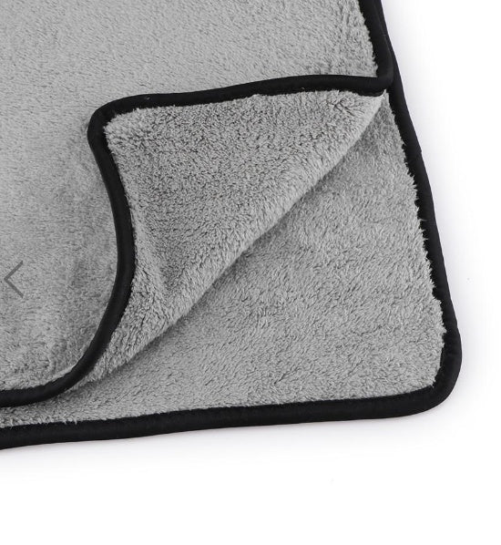 Water-absorbent cleaning cloth