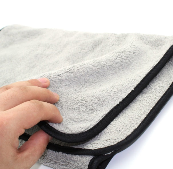 Water-absorbent cleaning cloth