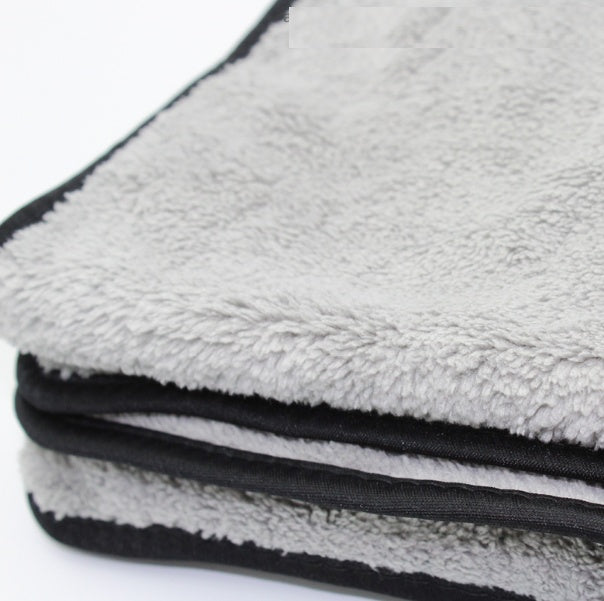 Water-absorbent cleaning cloth